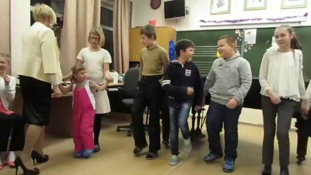 27.11.2015 День матери / Поздравление мам / 5 В класс смотреть онлайн