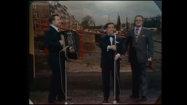 На таком баяне играл Джонни Мейер. смотреть онлайн