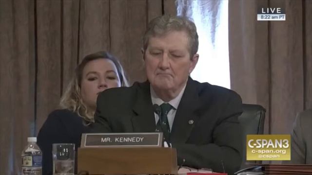 Senator Kennedy's dig at Lindsay Lohan may trigger lawsuit смотреть онлайн