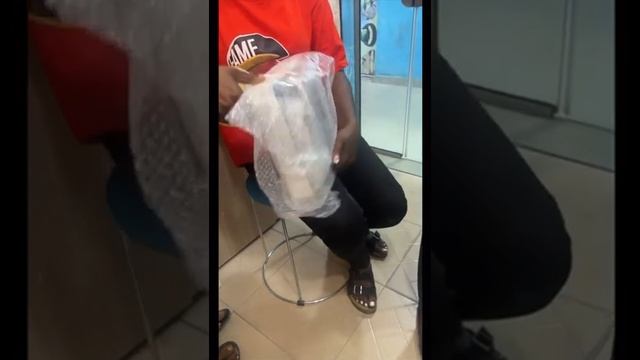 Buying gadgets in Lagos vlog смотреть онлайн