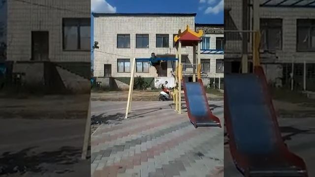 Прыгать с качели на плитку! смотреть онлайн