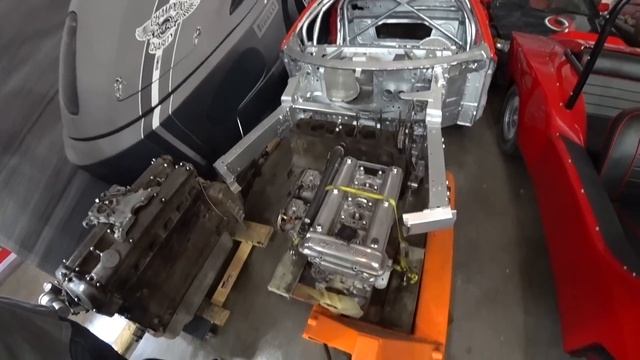 Удивительный гараж с крутыми авто / Взорвалось колесо на трассе смотреть онлайн