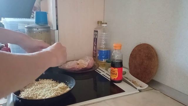 Домашние блины с черничным джемом