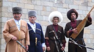 Исмаил на пандуре  "Хунзах"