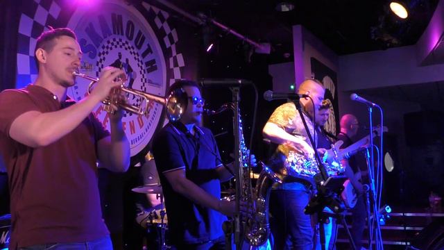 Special Brew - Sax on Fire - Skamouth смотреть онлайн