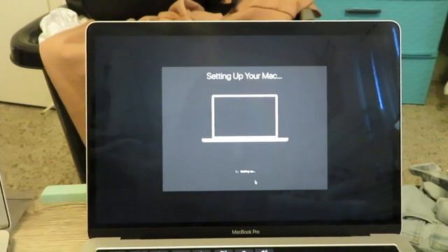 MACBOOK PRO 13" UNBOXING 2019 || Amanda Marie смотреть онлайн