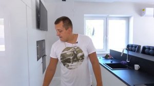 ЖЕНА ЗАКРЫЛА КОЛЮ В КАНАЛИЗАЦИОННОМ ЛЮКЕ. НЕРФ БРОС ШОУ