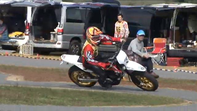2014 11 23 Ehime Dunlop Moto Gymkhana マツケンサンバー 選手 Husqvarna SMR250 heat 2 смотреть онлайн