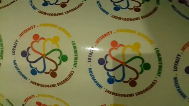 Print Tinta Putih di Sticker Transparan Menggunakan MIMAKI UCJV 300-160 смотреть онлайн