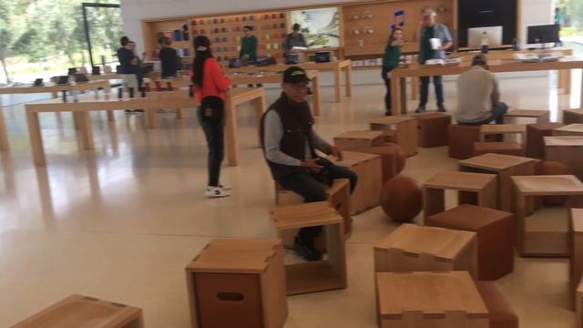 Apple Park Visitor Center: Cupertino California смотреть онлайн