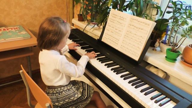 Czerny etude no. 10 by 5 years old girl смотреть онлайн