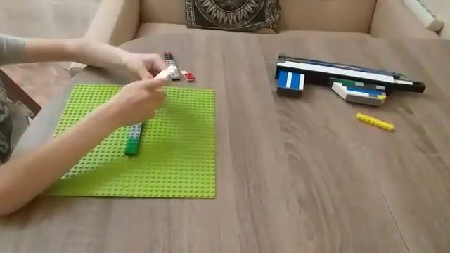 Собираем автомат из Лего (Lego) смотреть онлайн