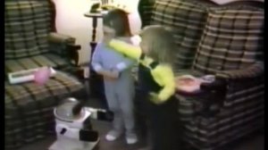 Девочки целуются