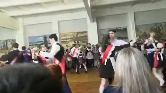Прощальный школьный вальс. смотреть онлайн