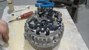 ГЕНЕРАТОР ВАЗ 2112 НЕ ДАЕТ ЗАРЯДКУ??? Замена припаянного диодного моста!!! 2 часть.