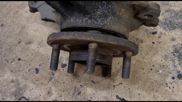 Changing a 2013 Ford Focus front wheel bearing смотреть онлайн