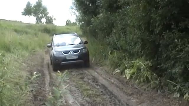 Преодоление брода на Mitsubishi Outlander XL смотреть онлайн