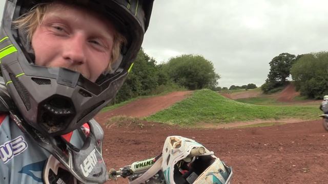 HONDA CR 500 VIBRATES MY HANDS OFF!!!! смотреть онлайн
