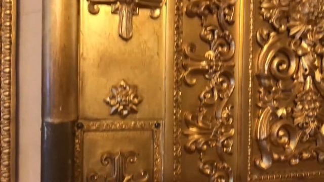 Ручка-куриная лапка в Эрмитаже смотреть онлайн