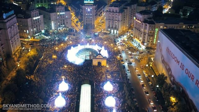 Музыкальные фонтаны на Майдане с высоты полёта дрона - аэросъёмка SKYANDMETHOD.COM смотреть онлайн
