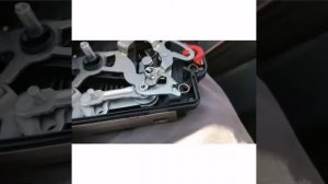 Как открыть заклинившую дверь на Опель Астра 2011