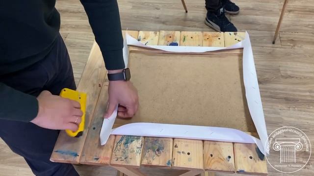 Как натянуть бумагу на планшет при помощи степлера. смотреть онлайн