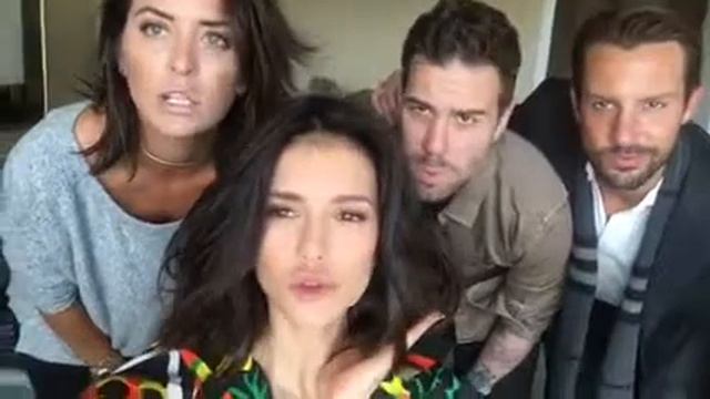 Думает что фоткает, но она снимает видео!/Нина Добрев/ смотреть онлайн