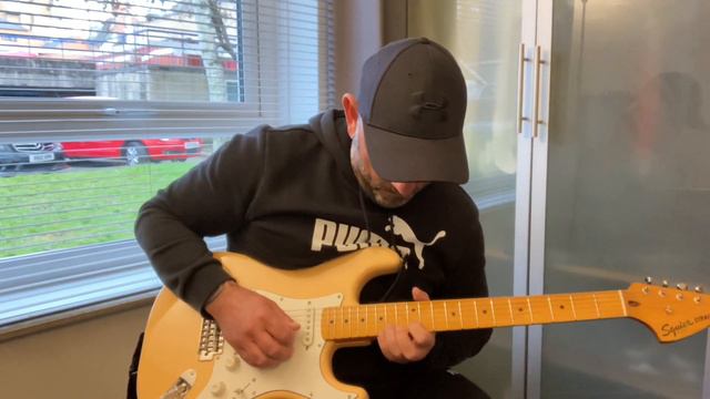 Squier Classic Vibe Stratocaster FSR sound test in all the pickups with overdrive to backing track смотреть онлайн