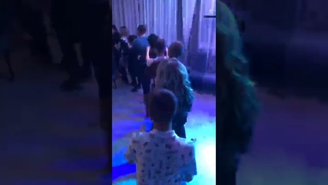 ЛАМБАДА С ГОСТЯМИ #танцуем #танцующийведущий #постановкатанцев #ведущий #dance #юмас #урок смотреть онлайн