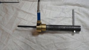 Как заправляется газовая пружина?