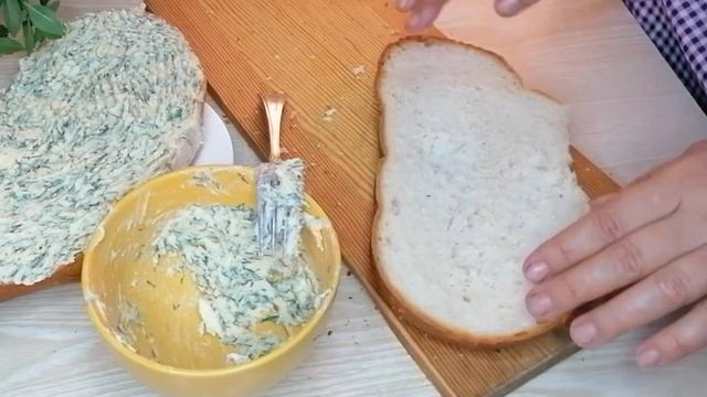 ЗАКУСКА-БУТЕРБРОД с Чесноком Сыром и Укропом. Большой Бутер. Пальчики оближешь! смотреть онлайн