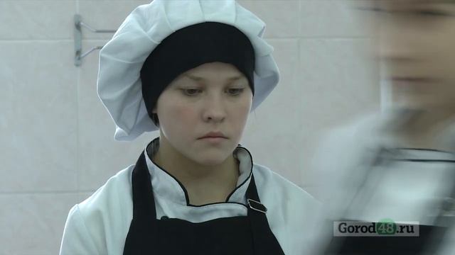 Как в Ельце пекут "красные" блинцы на Масленицу смотреть онлайн