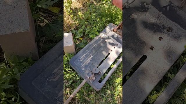 Рабочие моменты печника.Подрезка шамотного шб8 кирпича для использования в кладке. смотреть онлайн