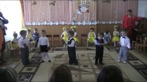 Танец мамам на 8 марта от детей ясельной группы