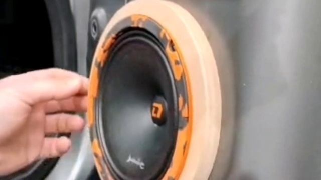 Замена штатных динамиков Suzuki Grand Vitara на DL Audio Barracuda 165 смотреть онлайн