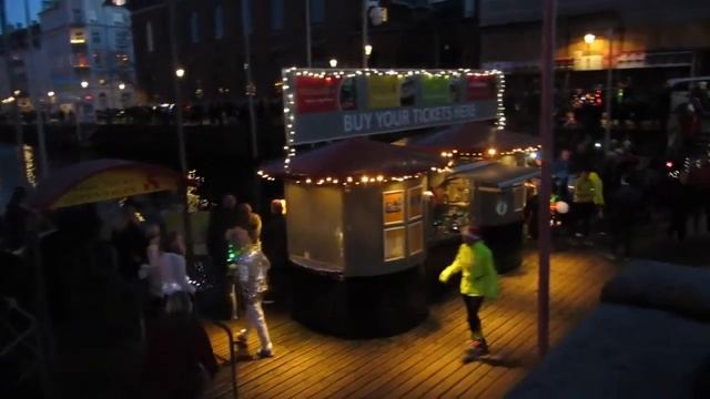 Дания. Рождество в Дании. Шествие Люсии на байдарках. Lucia optog i kajak i Københavns Havn смотреть онлайн