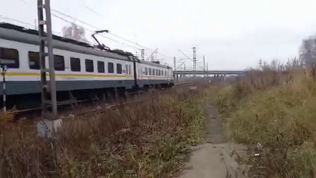 Эп2д 0137 сообщением Волоколамск-Серпухов отправляется со станции Весенняя смотреть онлайн