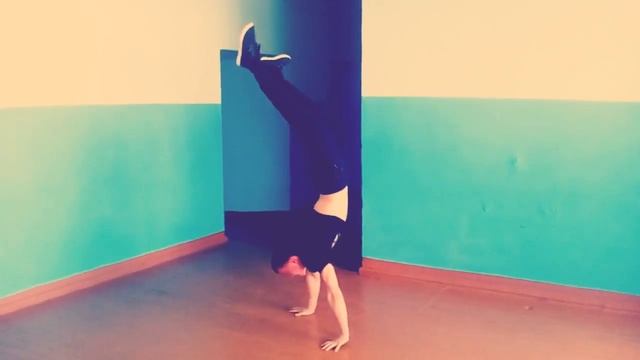 Почему Я Хожу Школе На Руках? смотреть онлайн