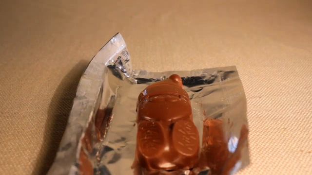 Обзор на новогодний батончик KitKat смотреть онлайн