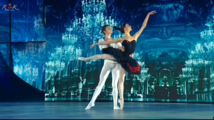 Большой Балет s2e01: Анастасия Соболева & Виктор Лебедев «па-де-де Одиллии и принца Зигфрида» смотреть онлайн