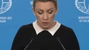 Мария Захарова поет "Леди Совершенство".