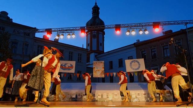 Tańce Beskidu Śląskiego - w wykonaniu ZTL Krakowiak - AWF Kraków смотреть онлайн