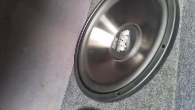 2 15 inch Boss Subs slapping on a 1500 Watt Amp смотреть онлайн