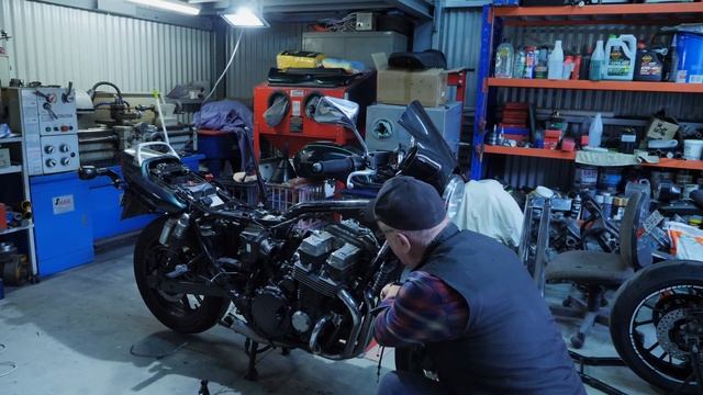 1996 Honda CB750 F2 RC42 Motor Removal смотреть онлайн