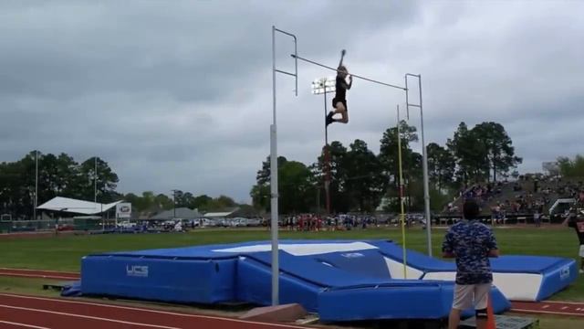 Mondo Duplantis 10 year pole vault progression (Short Version) смотреть онлайн