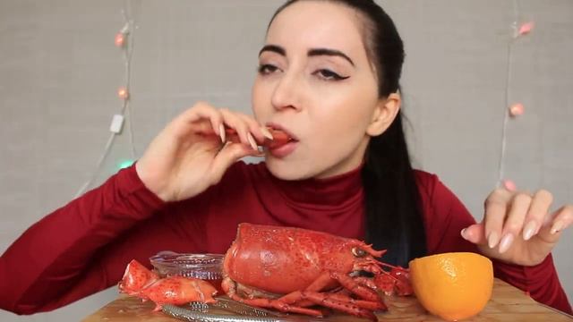 ОГРОМНЫЙ ЛОБСТЕР / ПРОБУЮ ВПЕРВЫЕ / MUKBANG Ayka Emilly смотреть онлайн