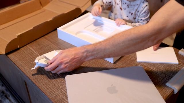 2021 Apple Macbook Pro M1 14 Unboxing - Toddler Style смотреть онлайн
