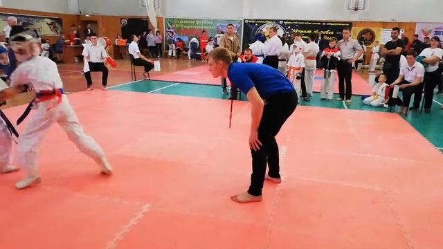 Богдан - второй бой на соревнованиях по Киокушинкай в Раевской 20.04.2019 смотреть онлайн