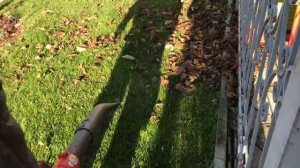 Уборка листьев.Воздуходув Husqvarna. Садовый пылесос.