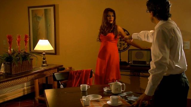 Amparo Grisales, Sensual Y Maravillosa, Solo En El Cortometraje A SOLAS